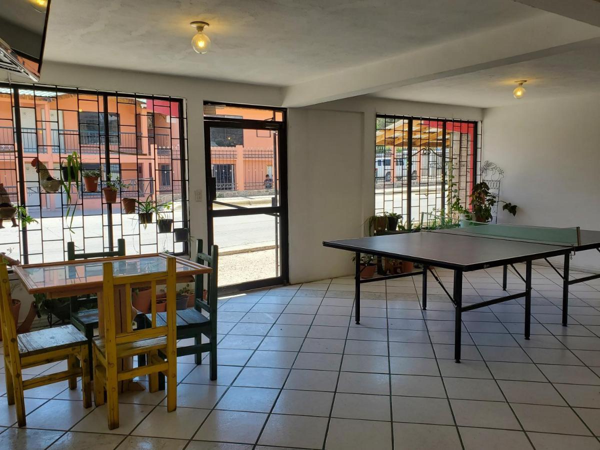 Hostal Pata De Perro Creel Exterior photo